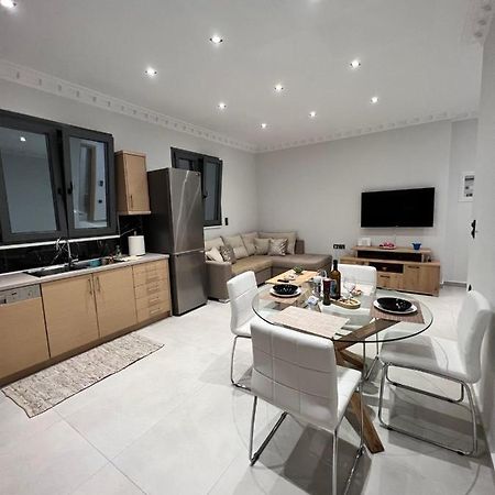 Kontis' Furnished Apartment ルートラキ エクステリア 写真