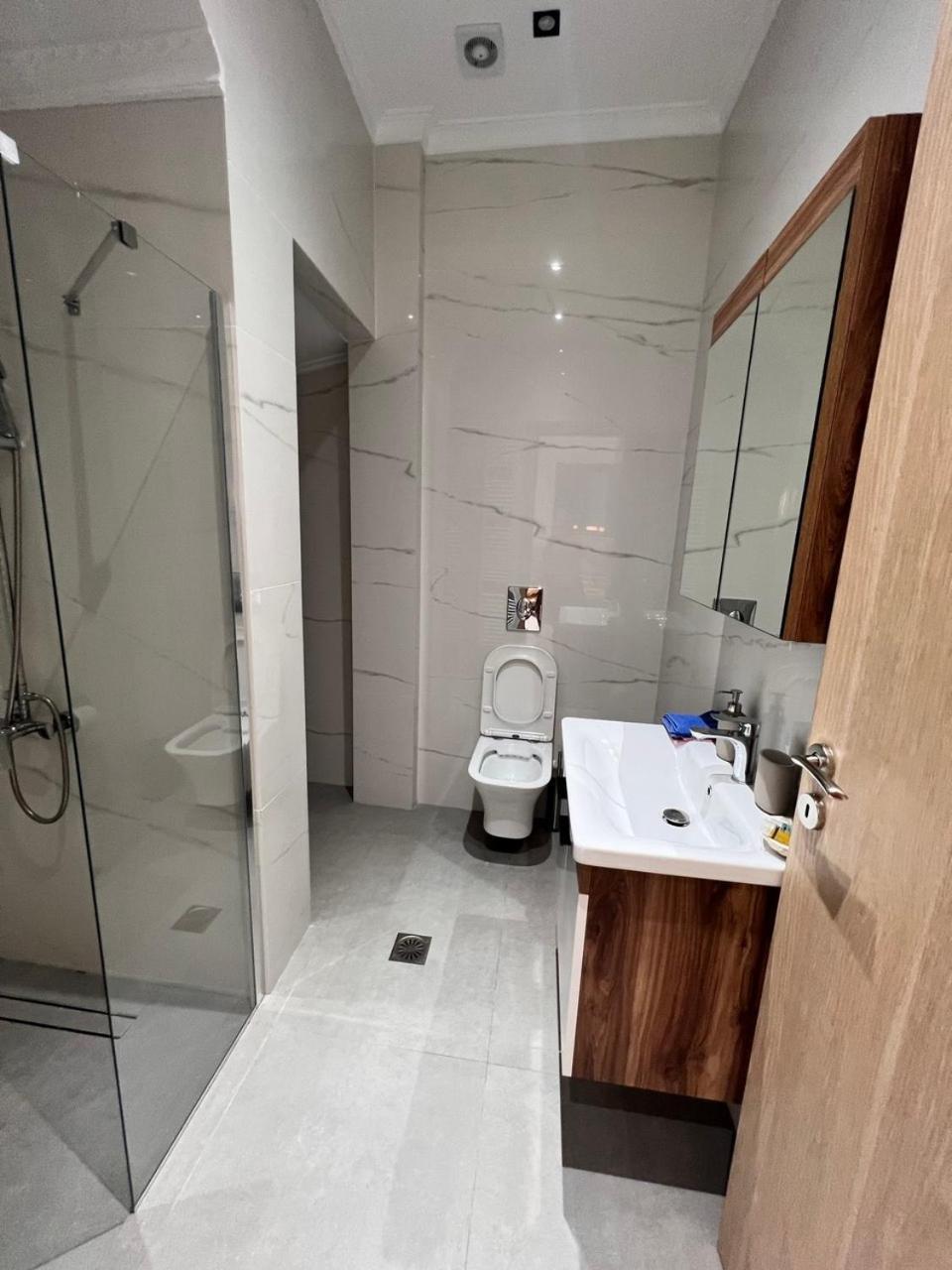 Kontis' Furnished Apartment ルートラキ エクステリア 写真