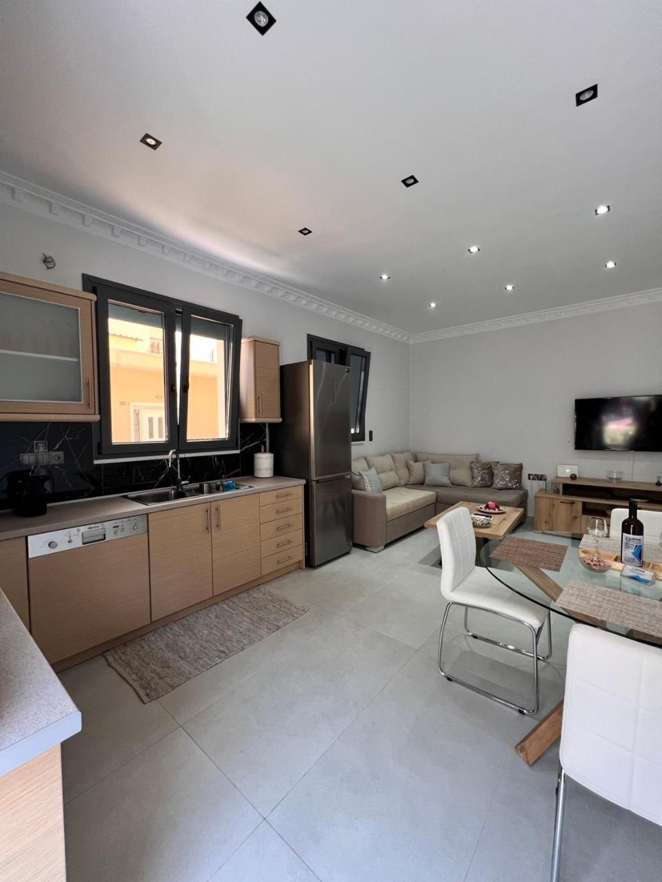 Kontis' Furnished Apartment ルートラキ エクステリア 写真